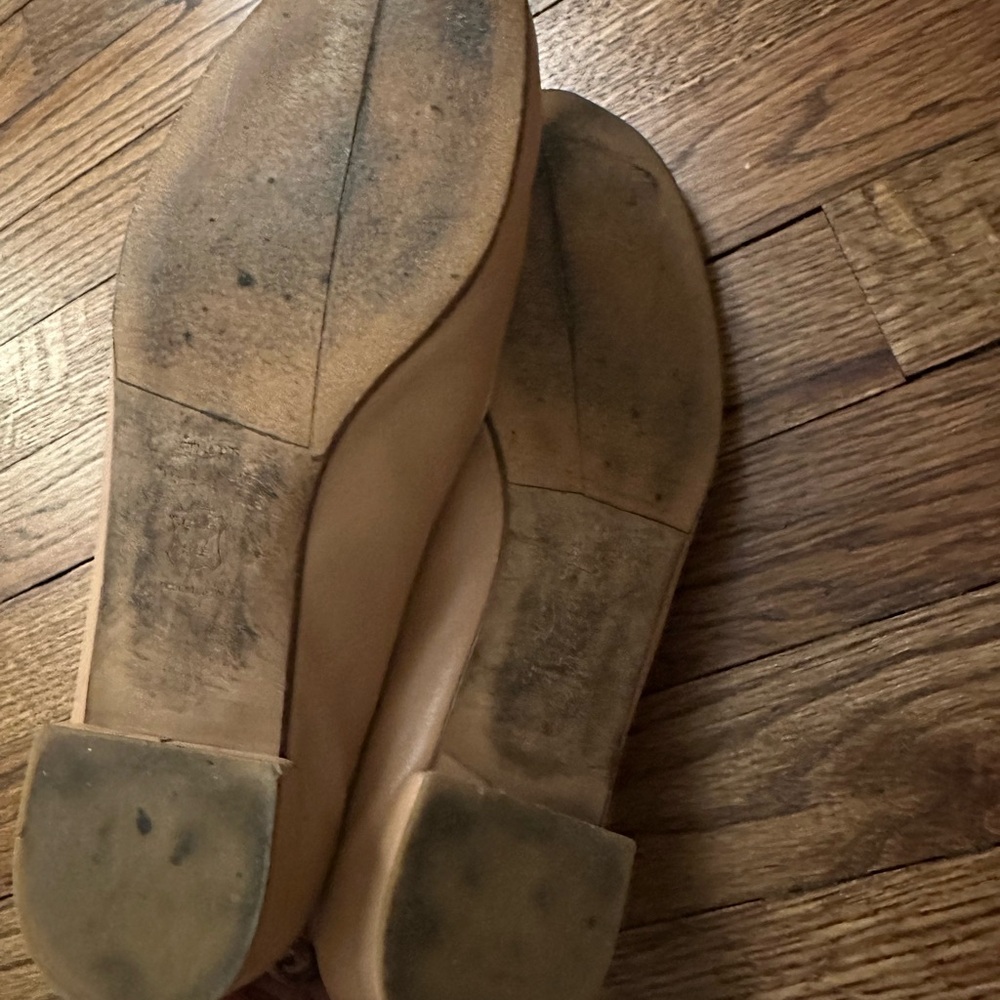 Stuart Weitzman Beige Ballet Flats with Bow Detail - Picture 6 of 8